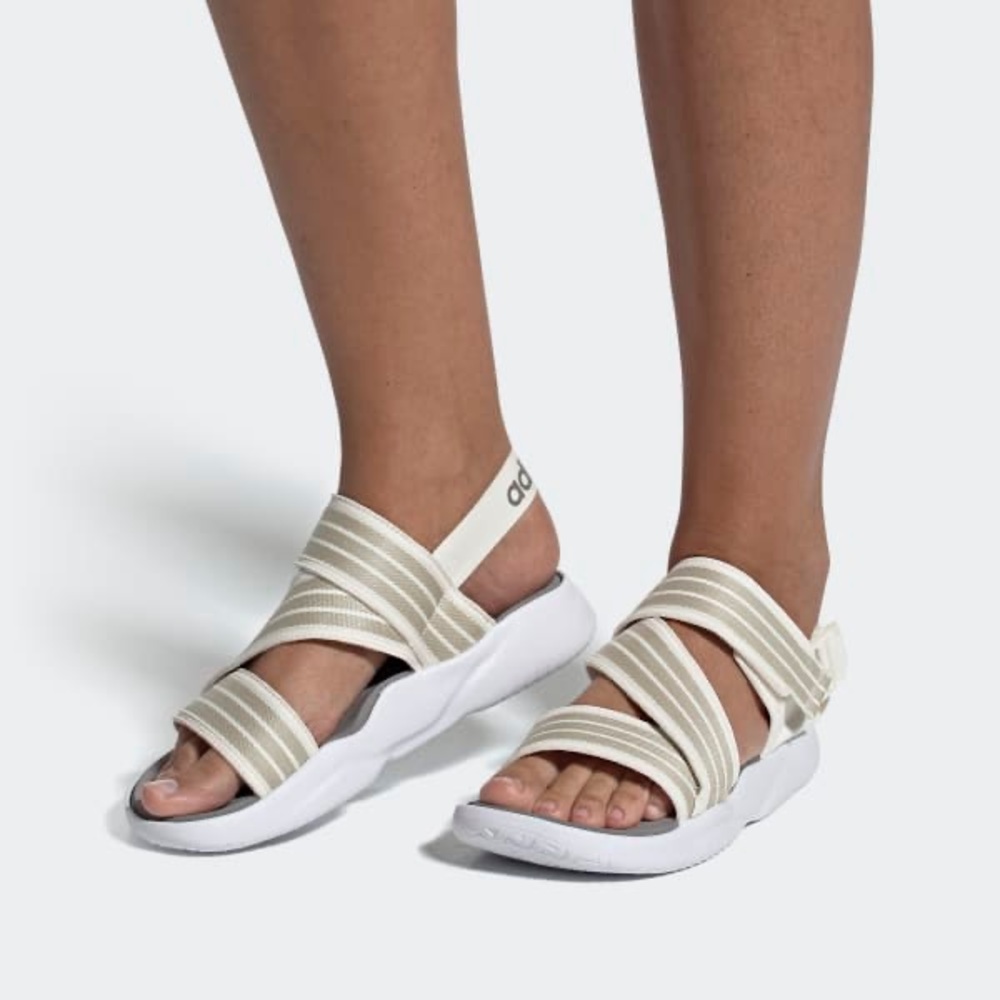 adidas 90s sandals • size 6